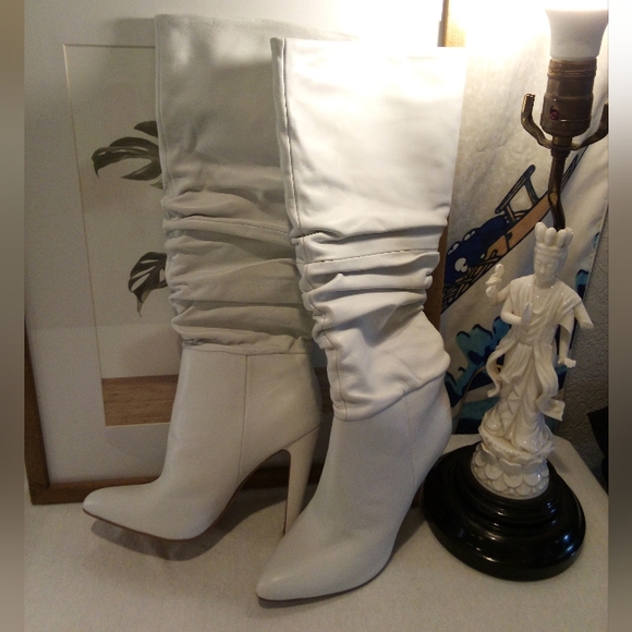 SALE!!! Steve Madden "Carrie" White Leather Boots - Picture 2 of 9
